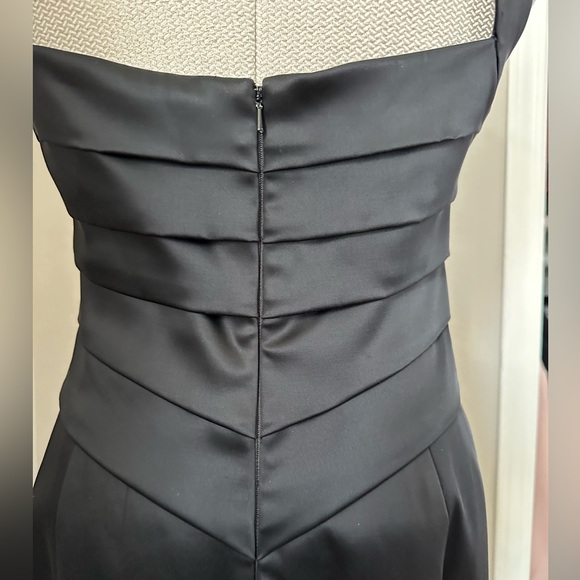 Jones New York LBD with open back - Picture 4 of 9